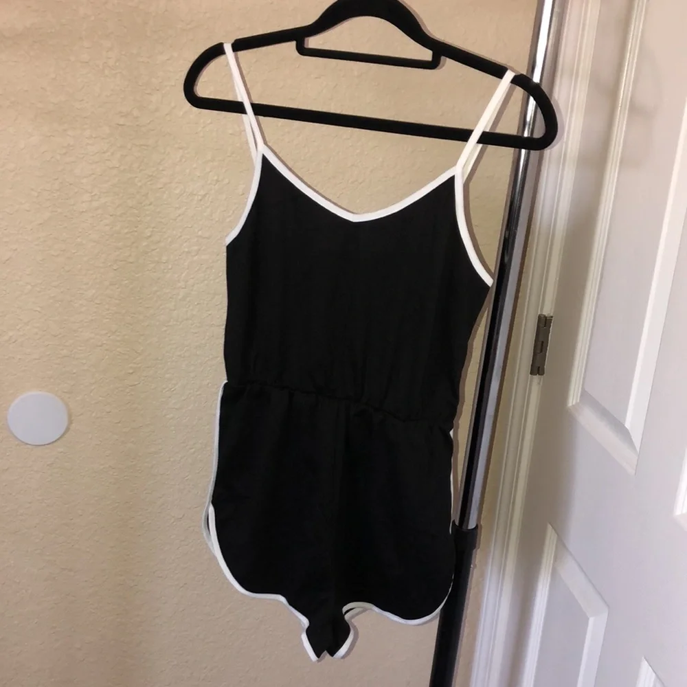 -Boutique- Shorts Romper - Picture 11 of 17